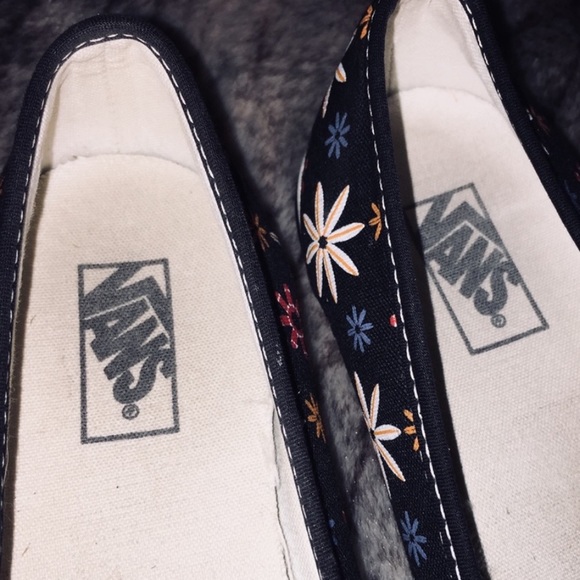 Black White Flower Print VANS Slip On Shoes 6 - Picture 7 of 7